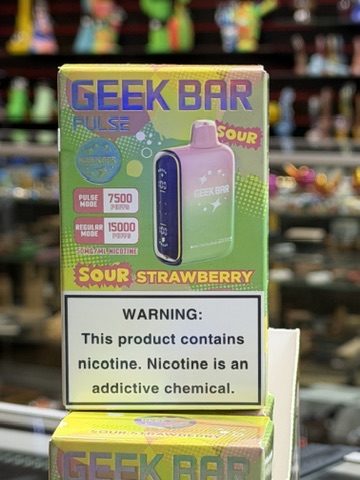 Geek Bar Pulse Sour Strawberry package